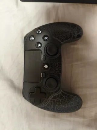 PS4 Slim 1TB + 15 Juegos + 2 Mandos
