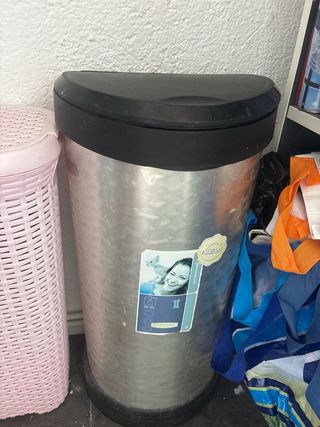 Cubo de basura 60L metal y plástico