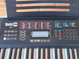 Teclado RockJam con soporte