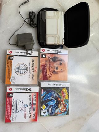 Nintendo DS + 2 juegos + funda
