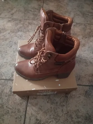 Botines de cuero con tacón