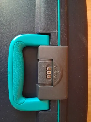 2 maletas azules con detalles turquesa
