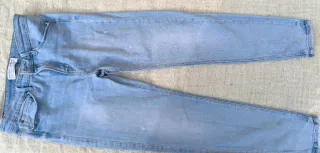 Lotes de pantalónes vaqueros mujer azul y negro.