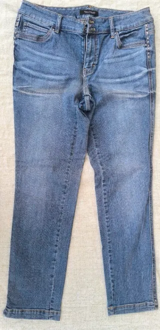Lotes de pantalónes vaqueros mujer azul y negro.