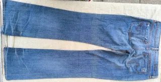 Lotes de pantalónes vaqueros mujer azul y negro.