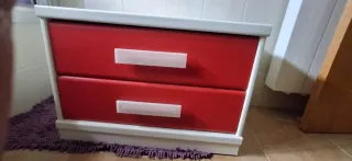 Cajonera de baño roja y blanca