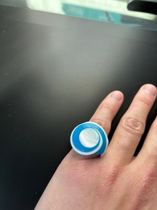 Anello forma conchiglia blu e arancione