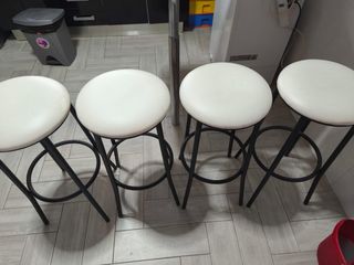 Barra cocina con 4 taburetes