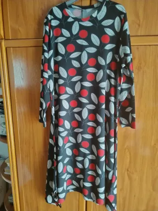 Vestido estampado hojas y cerezas