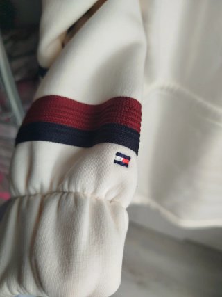 Vestido Tommy Hilfiger Talla 10-140cm puesto 1 dia