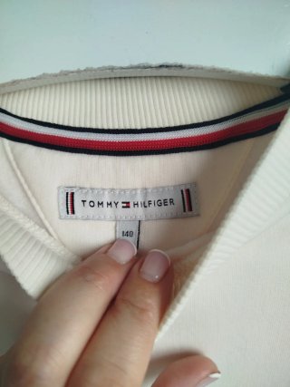 Vestido Tommy Hilfiger Talla 10-140cm puesto 1 dia