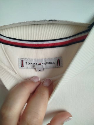 Vestido Tommy Hilfiger Talla 10-140cm puesto 1 dia