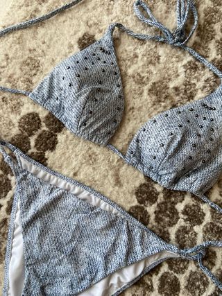 Bikini due pezzi blu e bianco