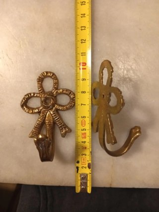 Percheros dorados para puertas