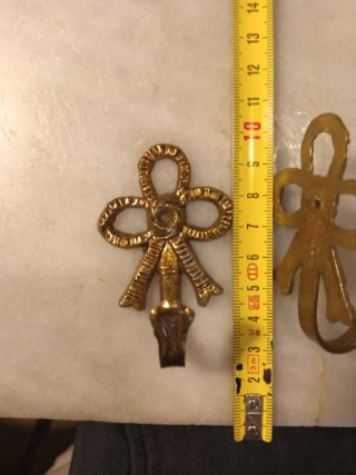 Percheros dorados para puertas