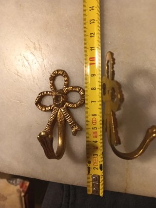 Percheros dorados para puertas