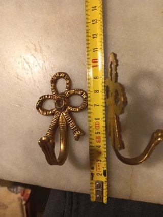 Percheros dorados para puertas
