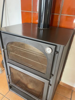 Estufa de leña con horno