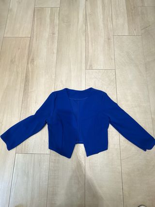 Vestido azul con torera y hombreras