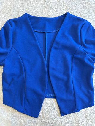 Vestido azul con torera y hombreras