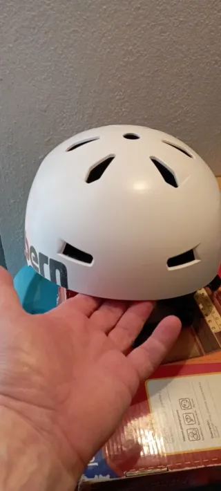 Casco de skate ajustable
