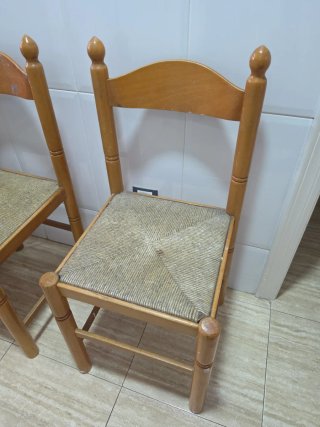 Mesa cocina, salón,comedor más 2 sillas