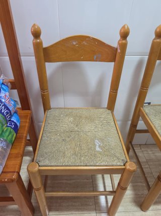 Mesa cocina, salón,comedor más 2 sillas