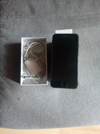iPhone SE Nero con Caricatore e Cuffie