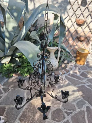 Lampadario in metallo nero