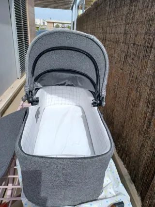Carro de bebé Jane Moon gris con 2 bolsos