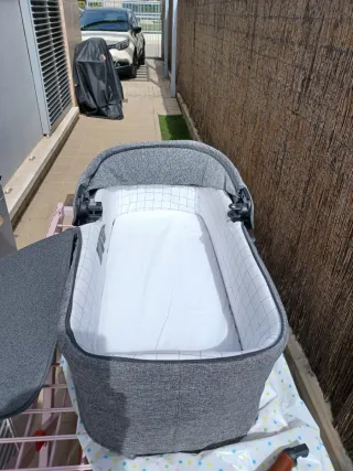 Carro de bebé Jane Moon gris con 2 bolsos