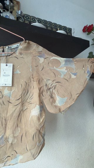 Blusa Zara Beige Estampada Talla S