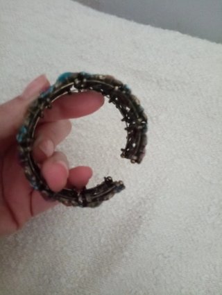 Bracciale con perle colorate