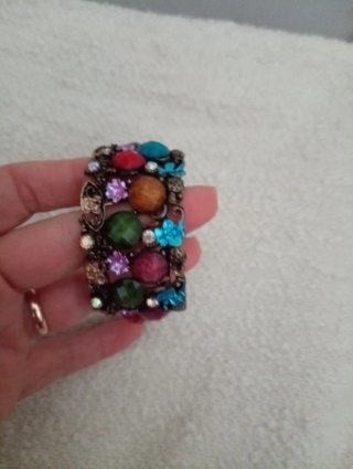 Bracciale con perle colorate