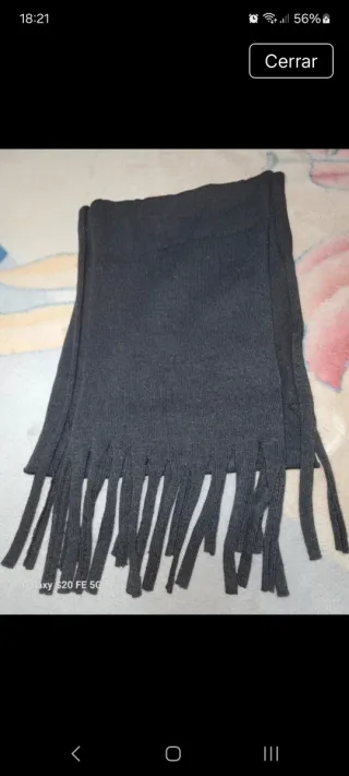 Bufanda negra con flecos unisex