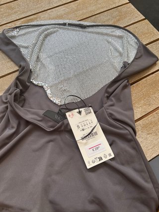 Zara Camiseta palabra de honor gris