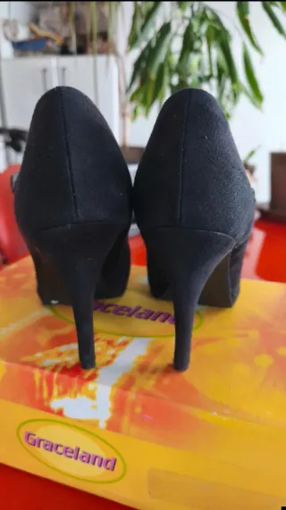 Zapatos de tacón negros ante