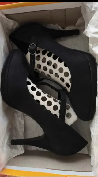 Zapatos de tacón negros ante