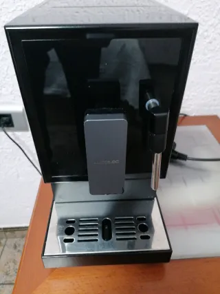 Cafetera Cecotec Superautomática