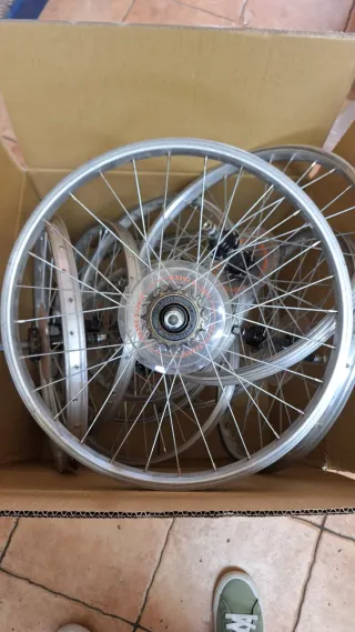 Ruedas 20 traseras (12 unidades).