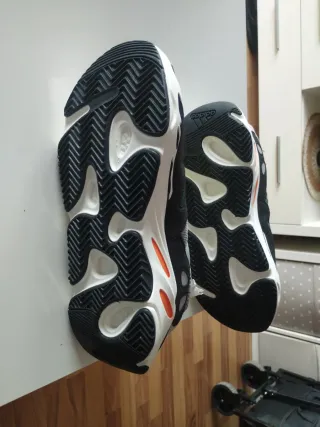 Zapatillas Adidas Yeezy Boost 700 Runner