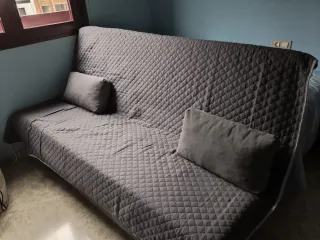 Sofá cama con funda, no se envía, solo recogida.
