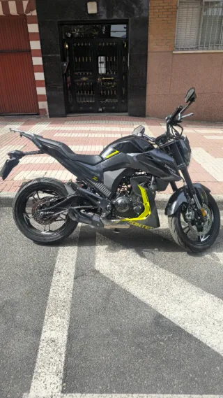 Motocicleta Naked Zontes Z2 125cc