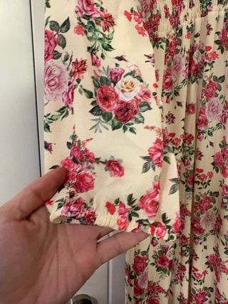 Vestido largo floral beige y rosa