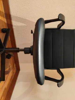 Silla de oficina negra a estrenar
