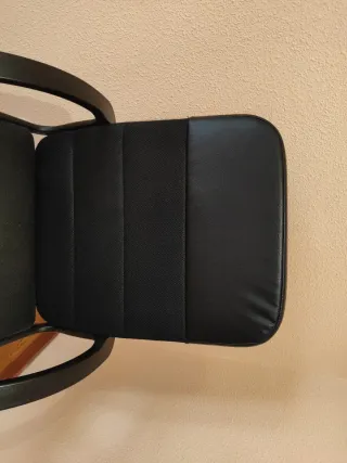 Silla de oficina negra a estrenar
