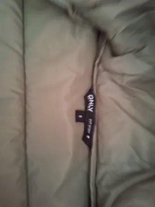 Cazadora acolchada verde nueva