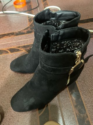 Sandalias de verano rojas y blancas