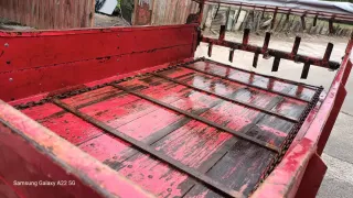 Remolque esparcidor rojo