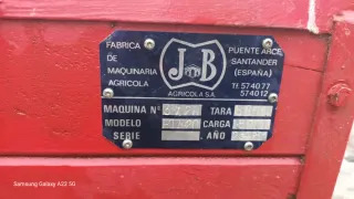 Remolque esparcidor rojo